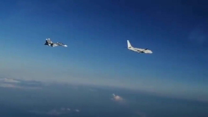 Nga điều 2 tiêm kích Su-30 chặn máy bay trinh sát Mỹ áp sát không phận ở Biển Đen
